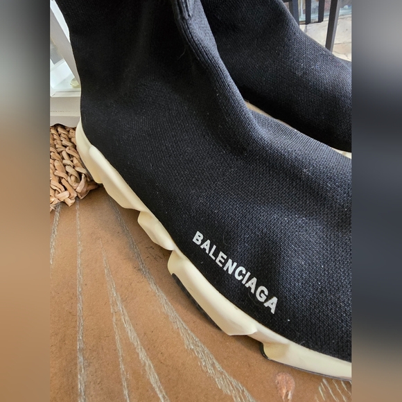 Balenciaga - Picture 15 of 16